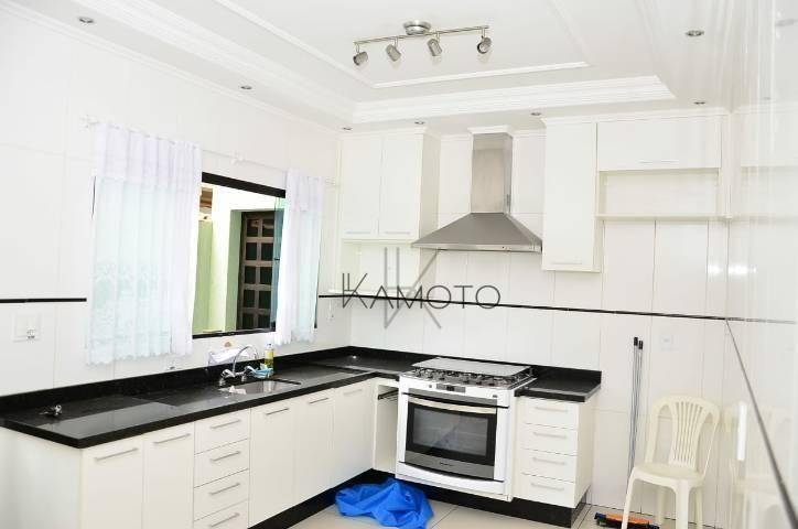 Casa à venda com 4 quartos, 224m² - Foto 2