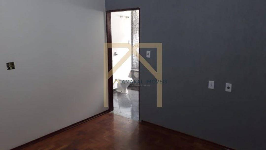 Casa à venda com 3 quartos, 380m² - Foto 12