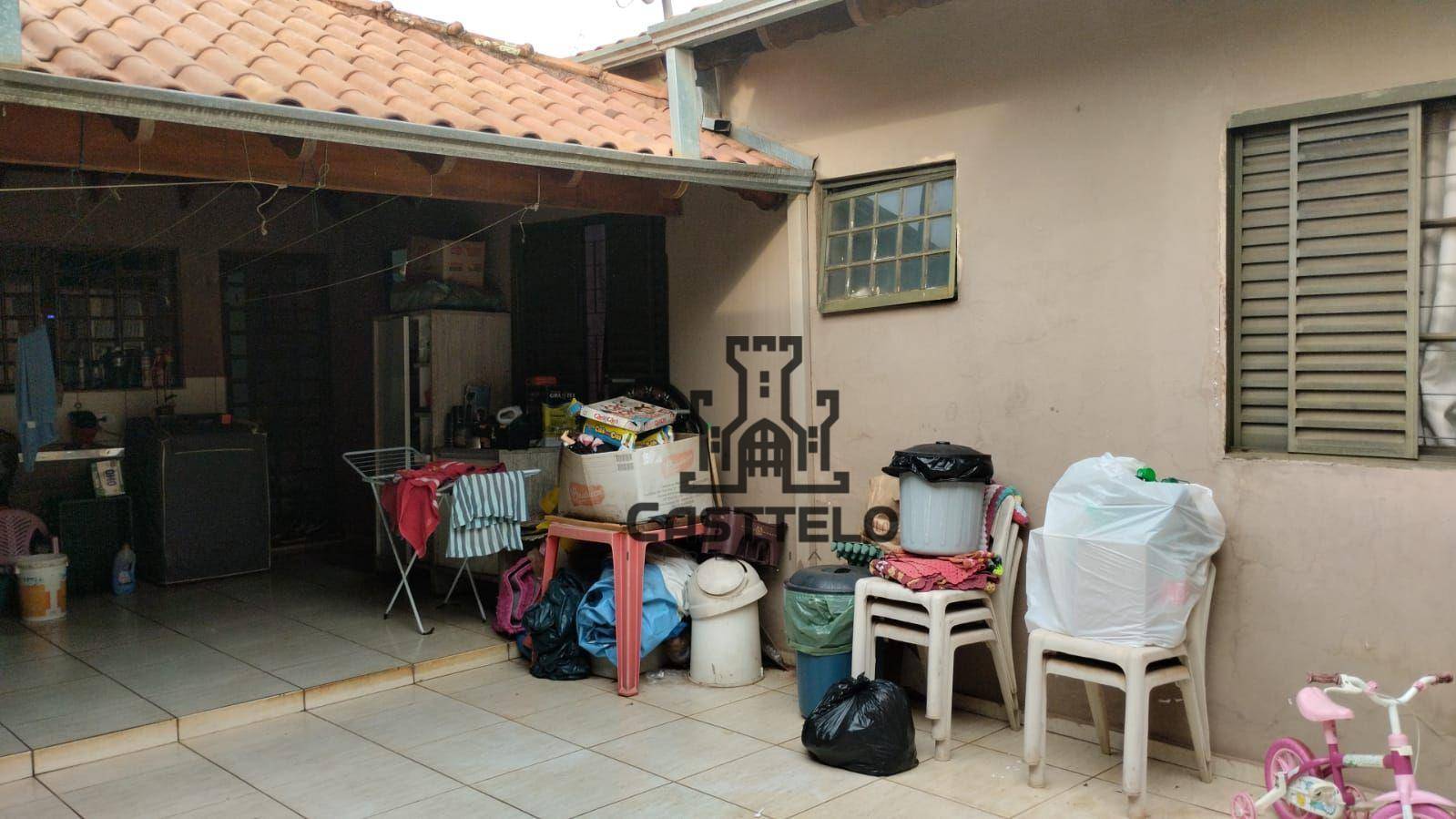 Casa à venda com 5 quartos, 220m² - Foto 18