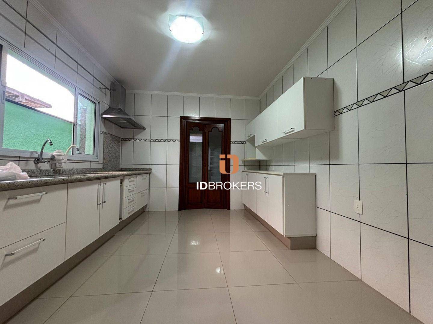 Casa, 4 quartos, 270 m² - Foto 37