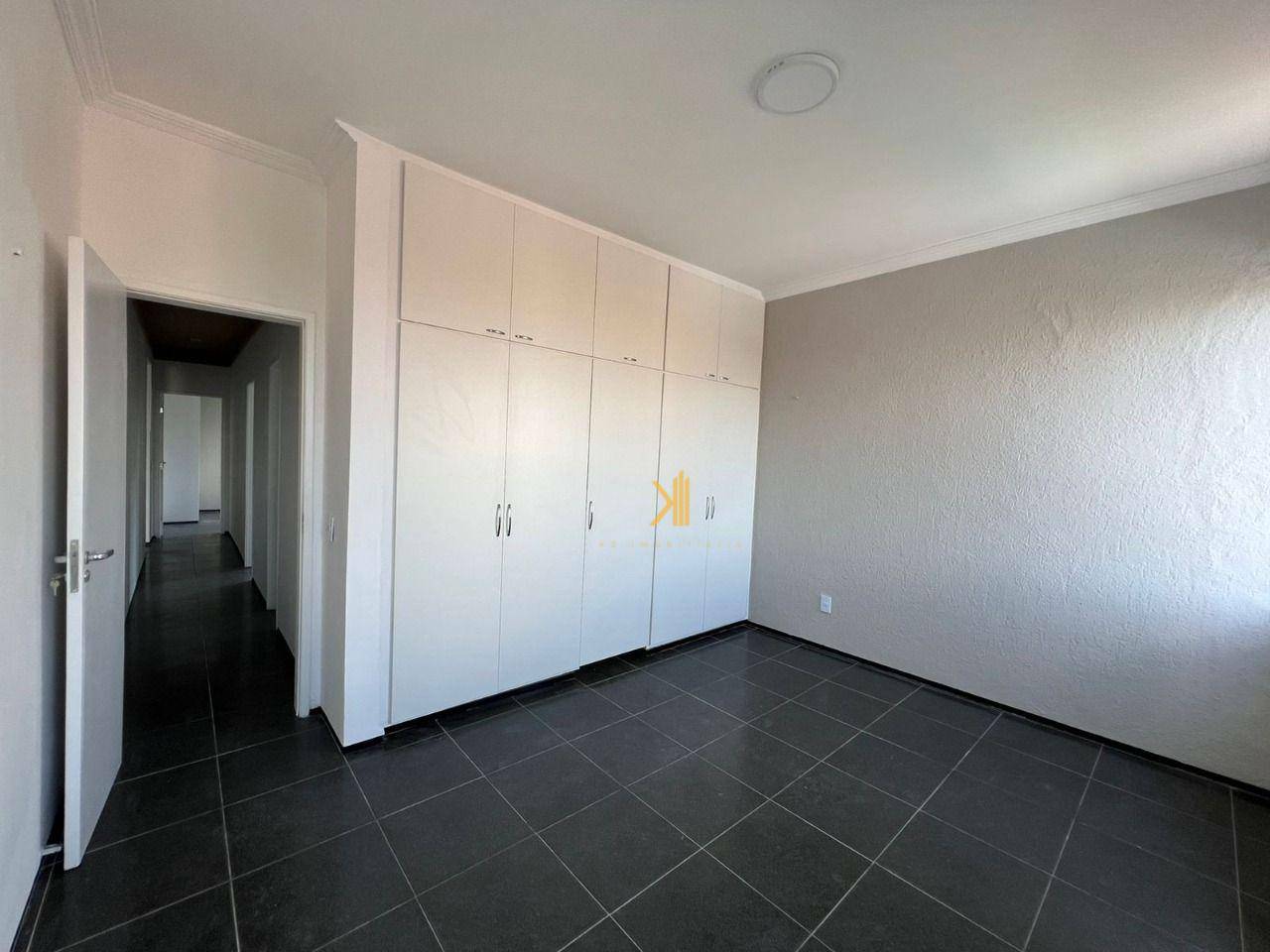 Apartamento à venda com 3 quartos, 122m² - Foto 4