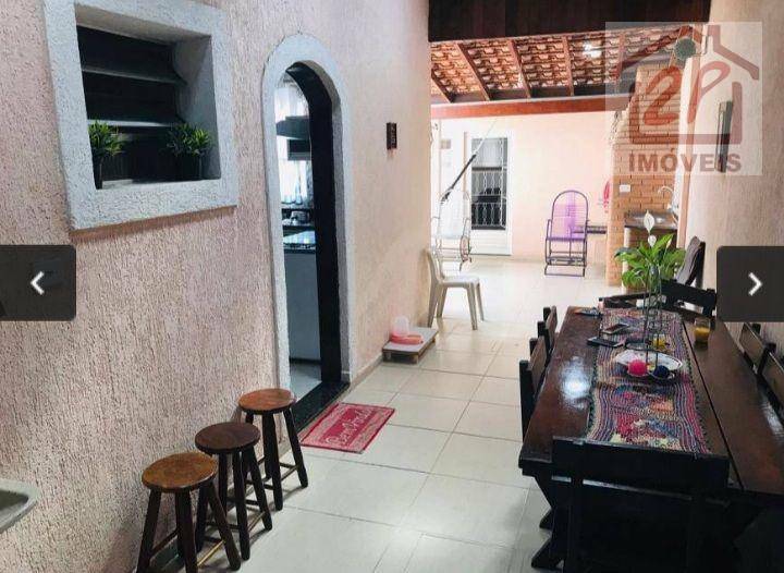 Casa à venda com 4 quartos, 250m² - Foto 14