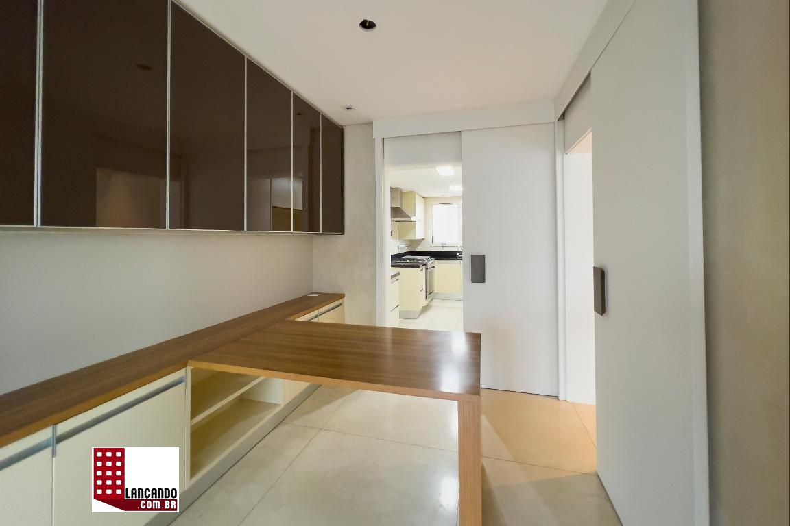 Apartamento à venda com 3 quartos, 223m² - Foto 3