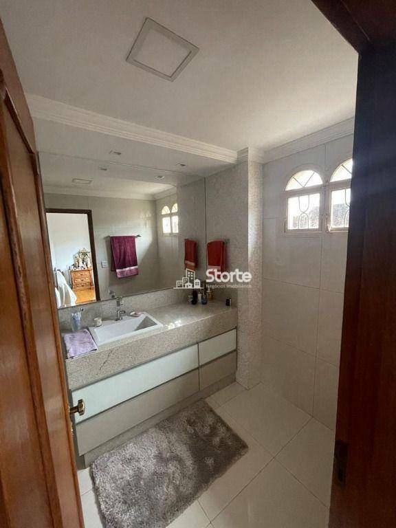 Casa à venda com 5 quartos, 305m² - Foto 11