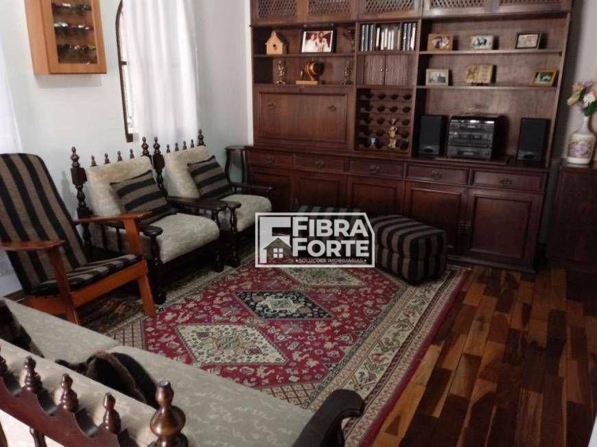 Casa à venda com 3 quartos, 198m² - Foto 1