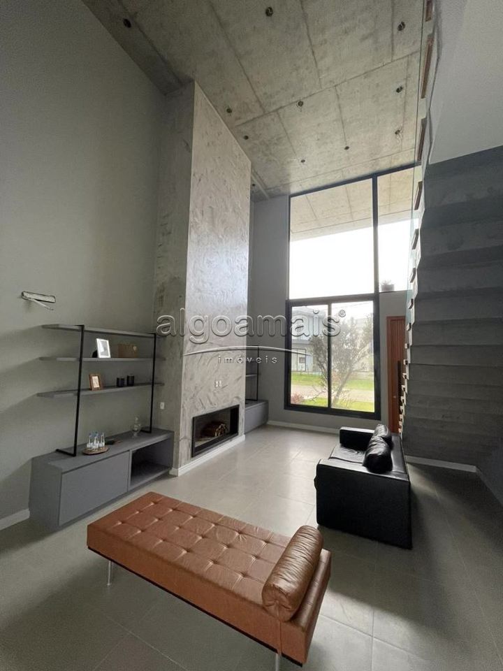 Casa de Condomínio à venda com 4 quartos, 230m² - Foto 2