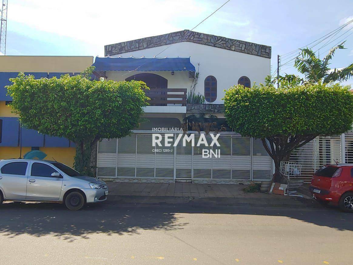 Sobrado à venda com 4 quartos, 290m² - Foto 1