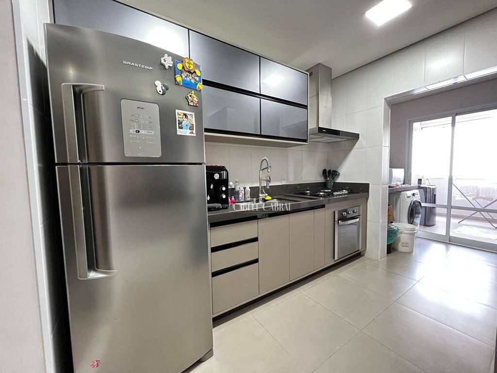 Apartamento à venda com 3 quartos, 107m² - Foto 2