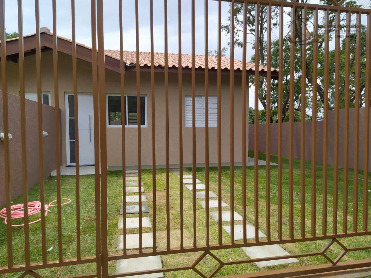 Casa à venda com 2 quartos, 54m² - Foto 1