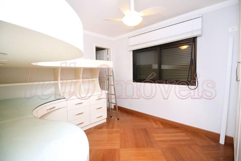 Apartamento para alugar com 4 quartos, 240m² - Foto 7