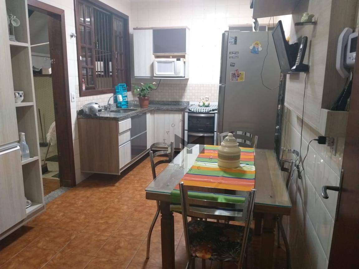 Casa à venda com 4 quartos, 178m² - Foto 2