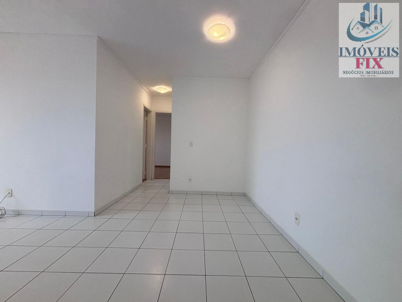 Apartamento à venda com 2 quartos, 75m² - Foto 10