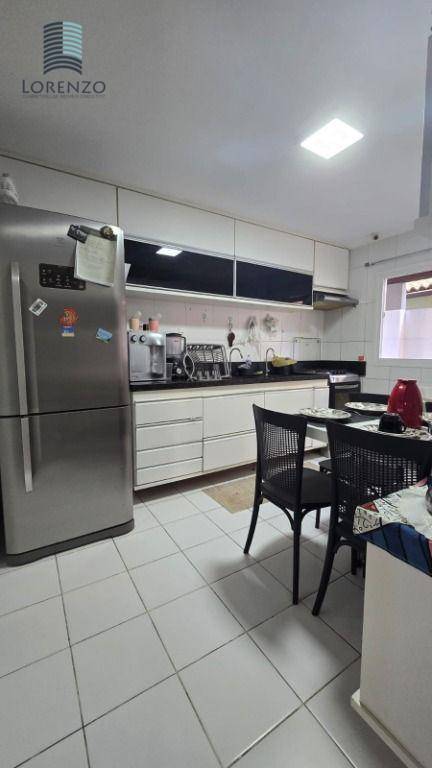 Casa de Condomínio à venda com 4 quartos, 221m² - Foto 15