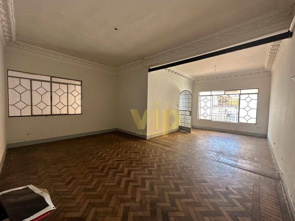 Casa à venda com 6 quartos, 400m² - Foto 2