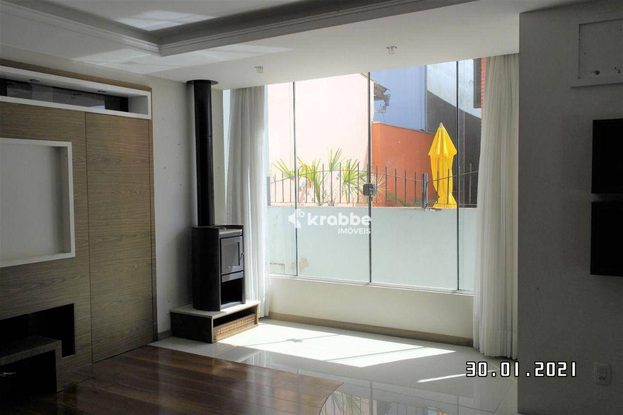 Casa à venda com 3 quartos, 290m² - Foto 4