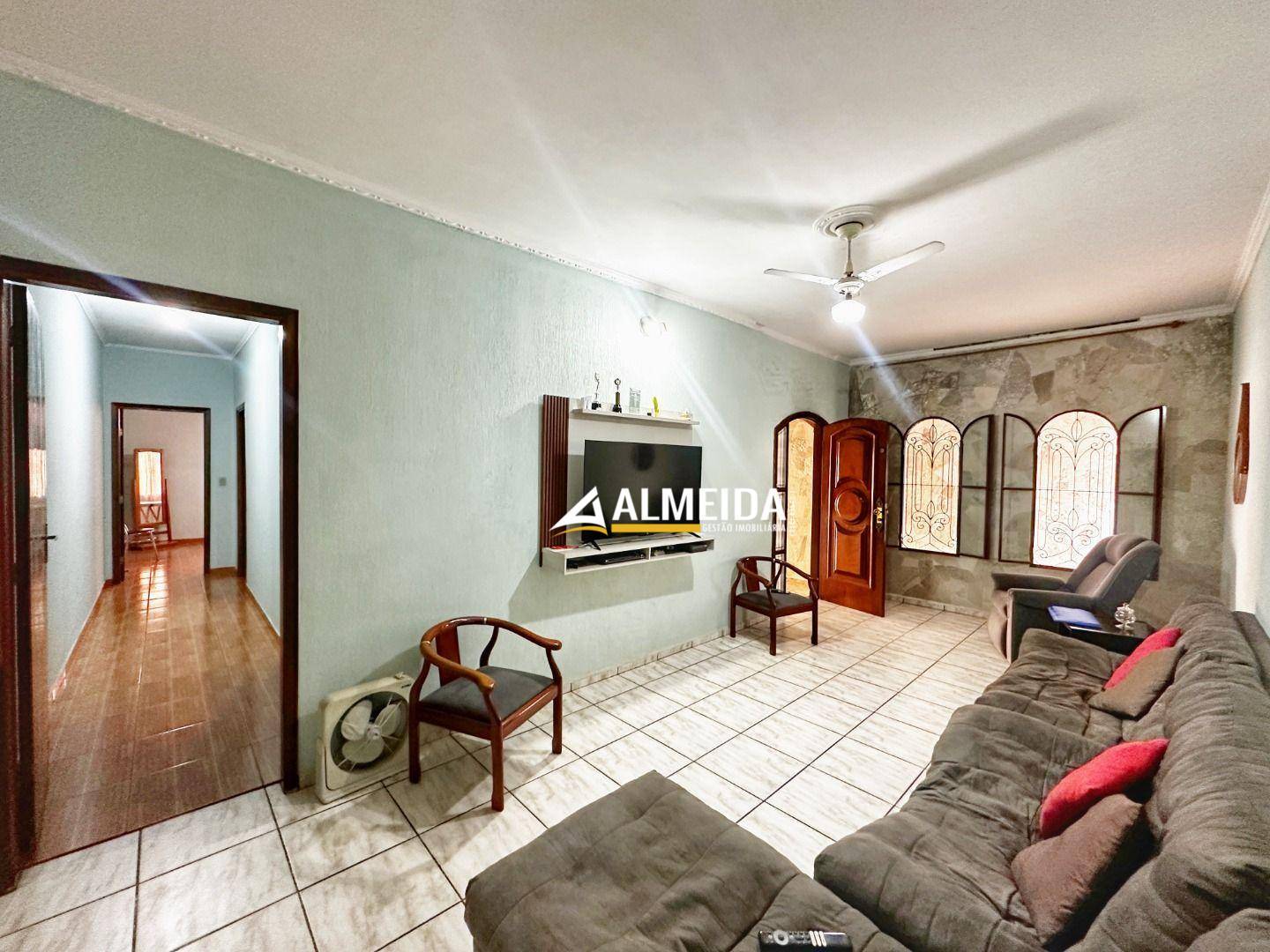 Casa, 6 quartos, 186 m² - Foto 1