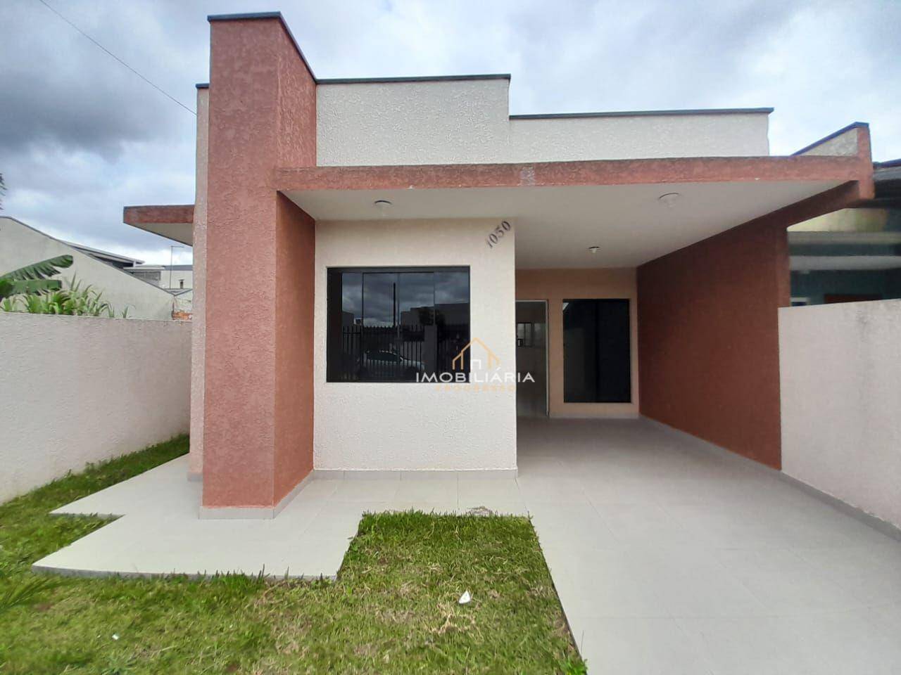 Casa à venda e aluguel com 3 quartos, 70m² - Foto 1