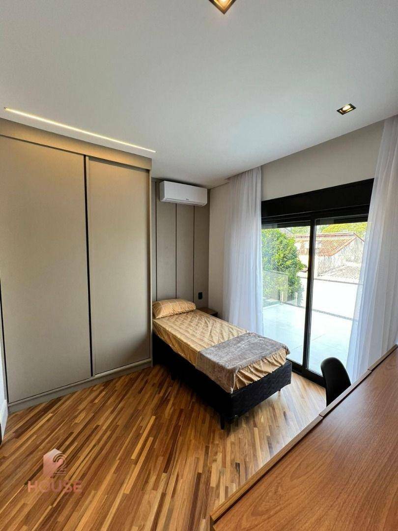 Casa de Condomínio à venda com 4 quartos, 386m² - Foto 2