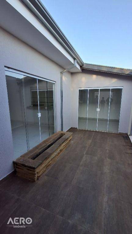 Casa à venda com 3 quartos, 193m² - Foto 2