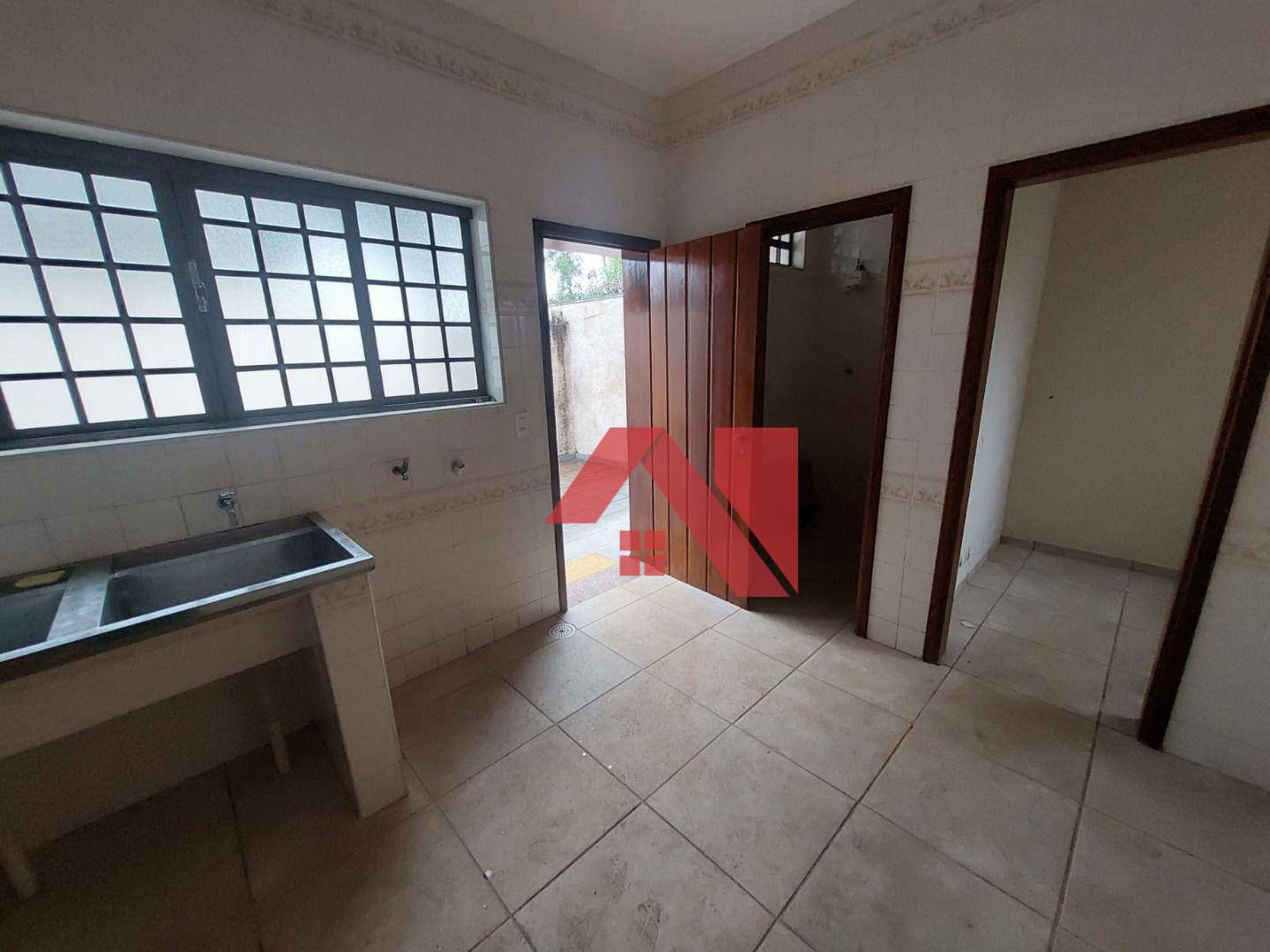 Casa à venda com 3 quartos, 314m² - Foto 8