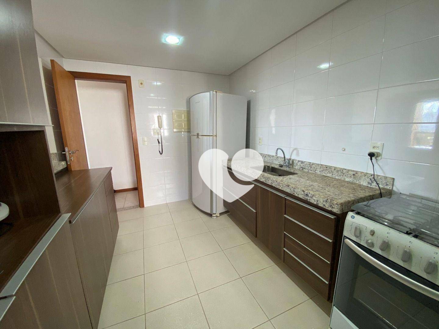 Apartamento à venda com 4 quartos, 195m² - Foto 15