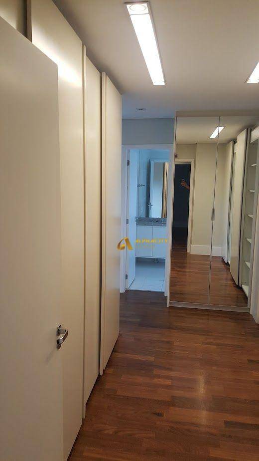 Apartamento para alugar com 3 quartos, 202m² - Foto 11