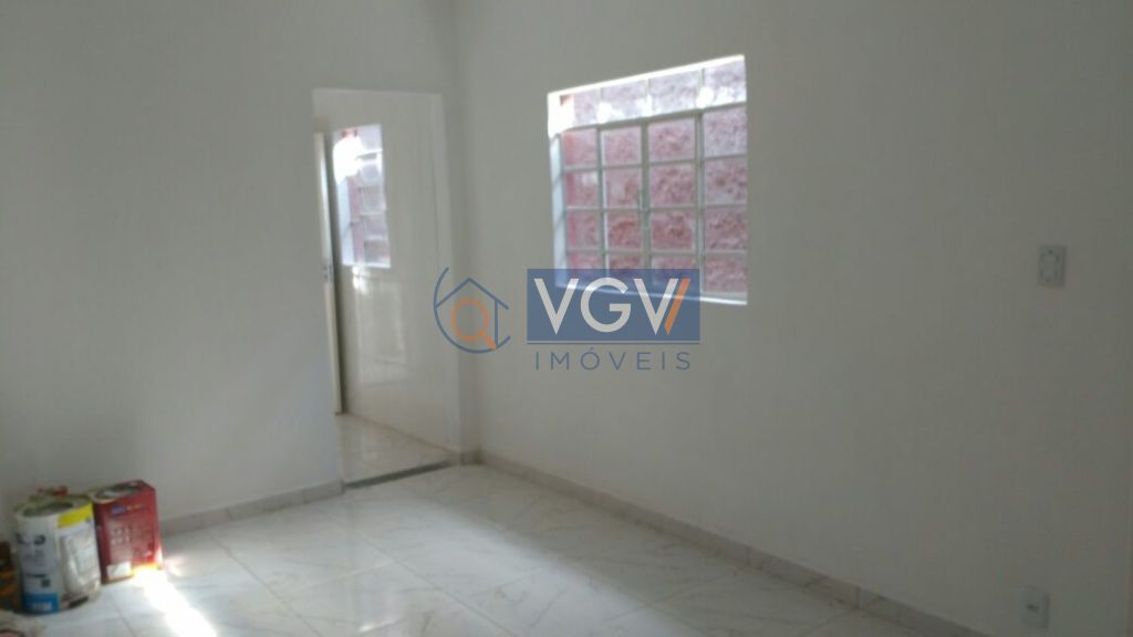 Casa à venda e aluguel com 2 quartos, 140m² - Foto 1