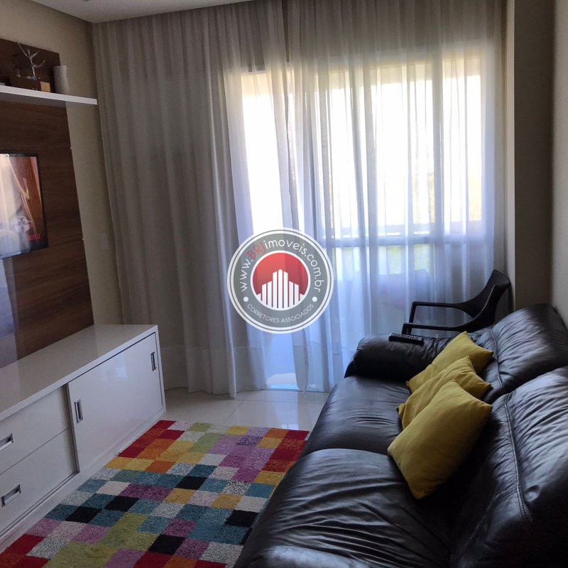 Apartamento à venda com 2 quartos, 72m² - Foto 2