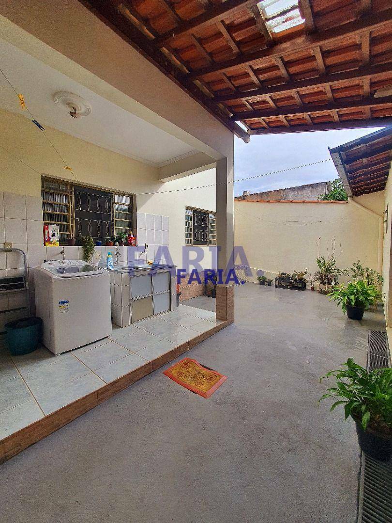 Casa à venda com 4 quartos, 220m² - Foto 18