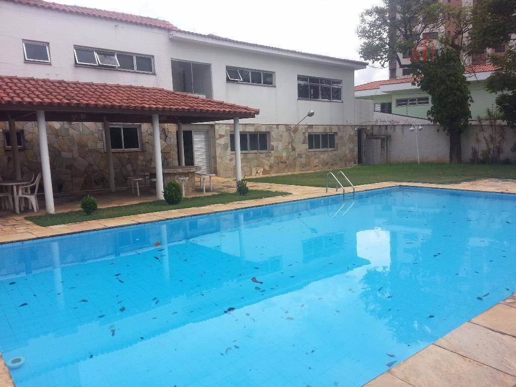 Casa para alugar com 3 quartos, 400m² - Foto 1