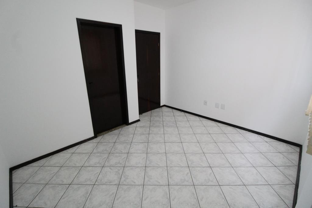 Apartamento para alugar com 2 quartos, 75m² - Foto 8