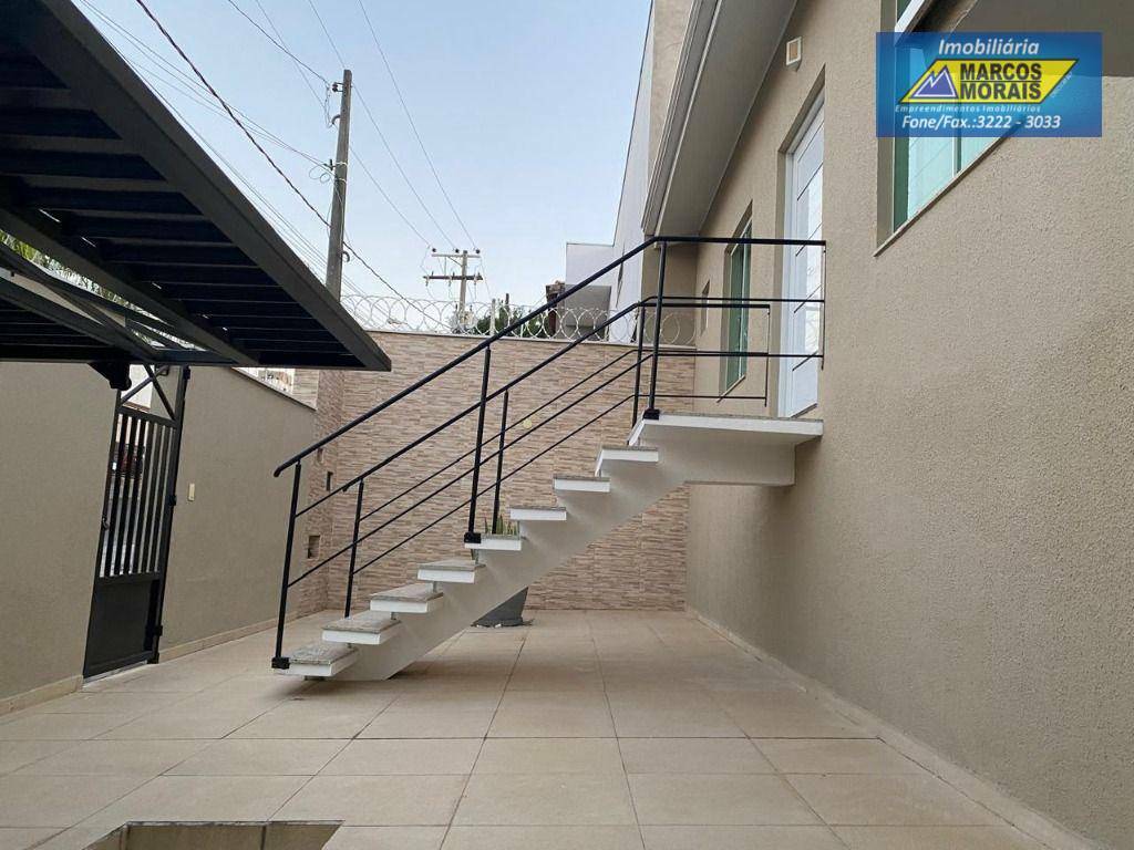 Casa à venda e aluguel com 3 quartos, 300m² - Foto 8