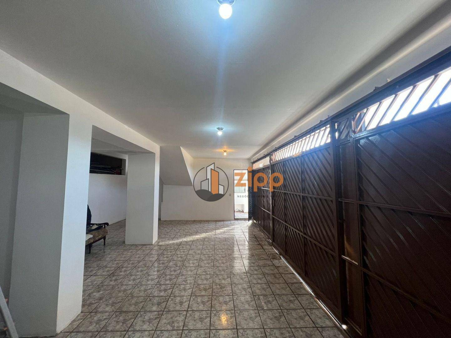 Sobrado à venda com 4 quartos, 235m² - Foto 2