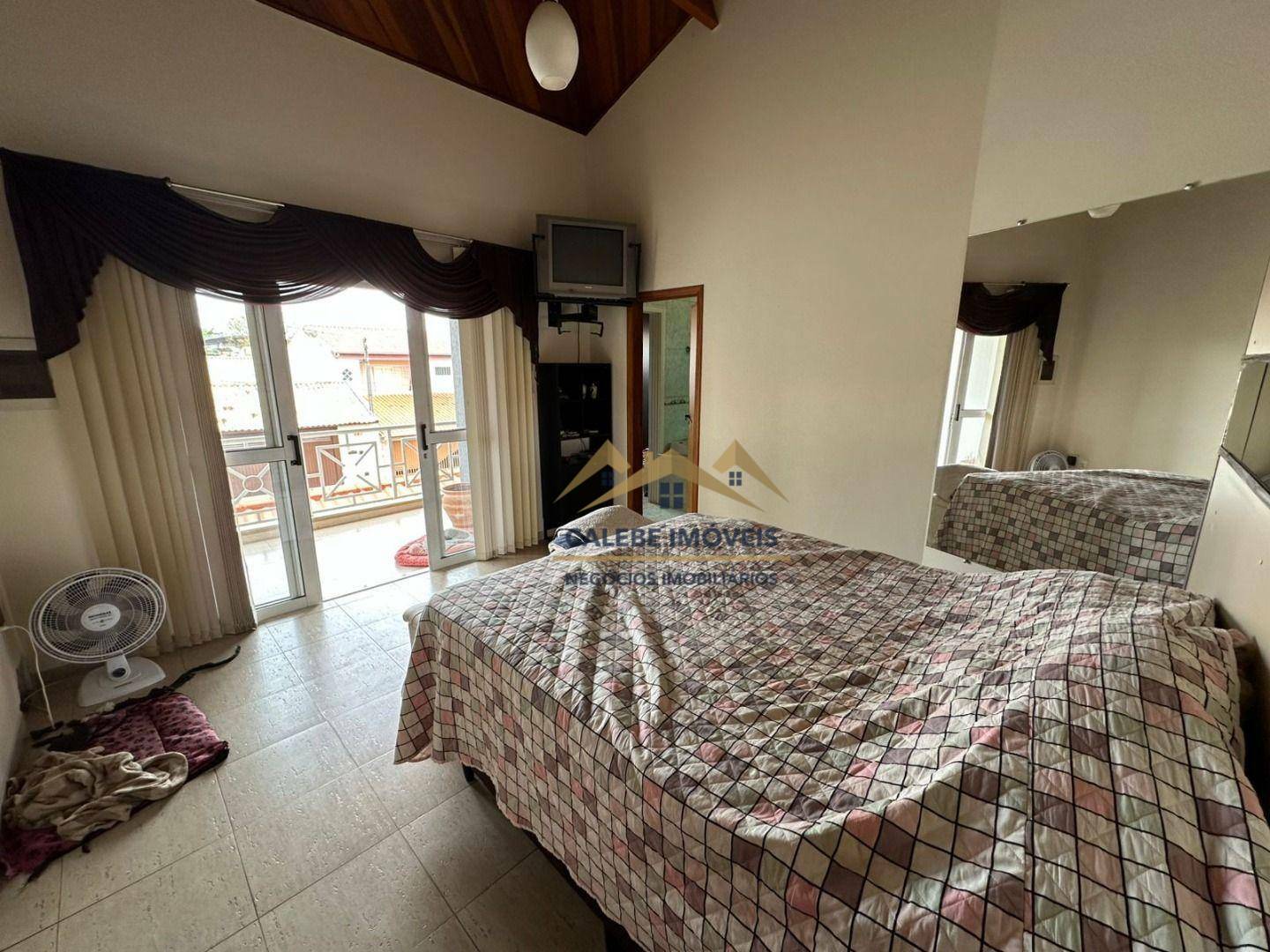 Casa à venda com 4 quartos, 209m² - Foto 4