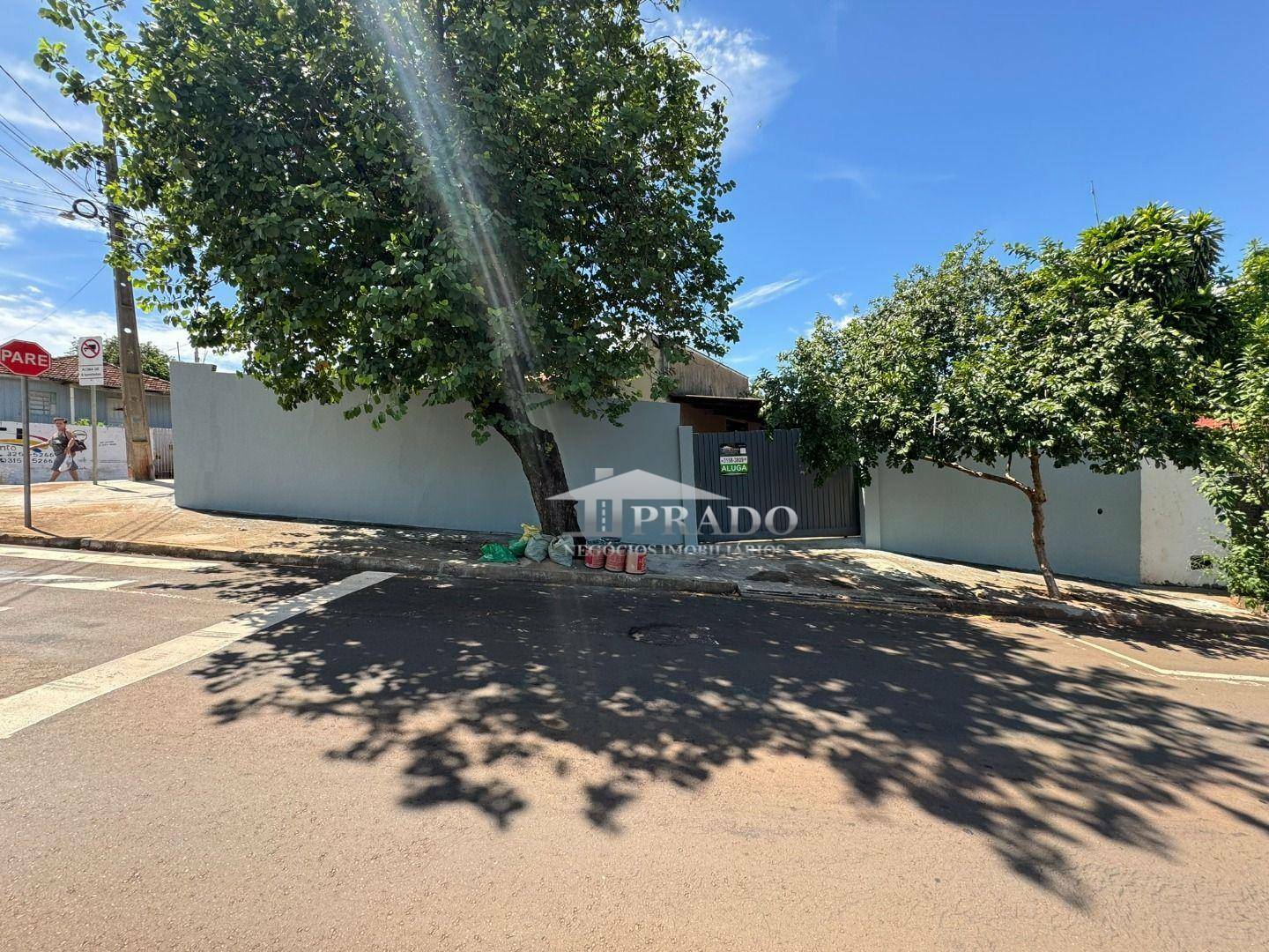 Casa à venda com 4 quartos, 200m² - Foto 1