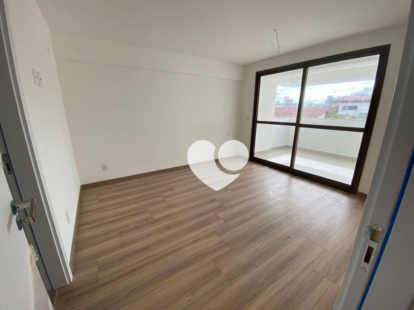 Apartamento à venda com 4 quartos, 196m² - Foto 9