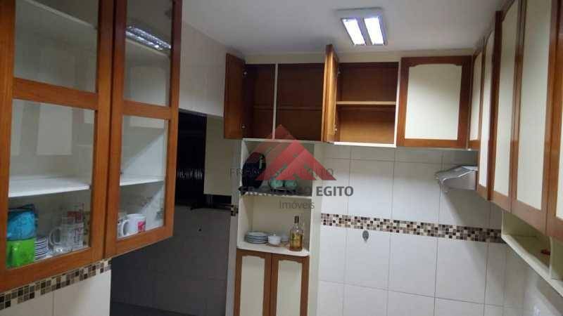 Apartamento à venda com 2 quartos, 75m² - Foto 17