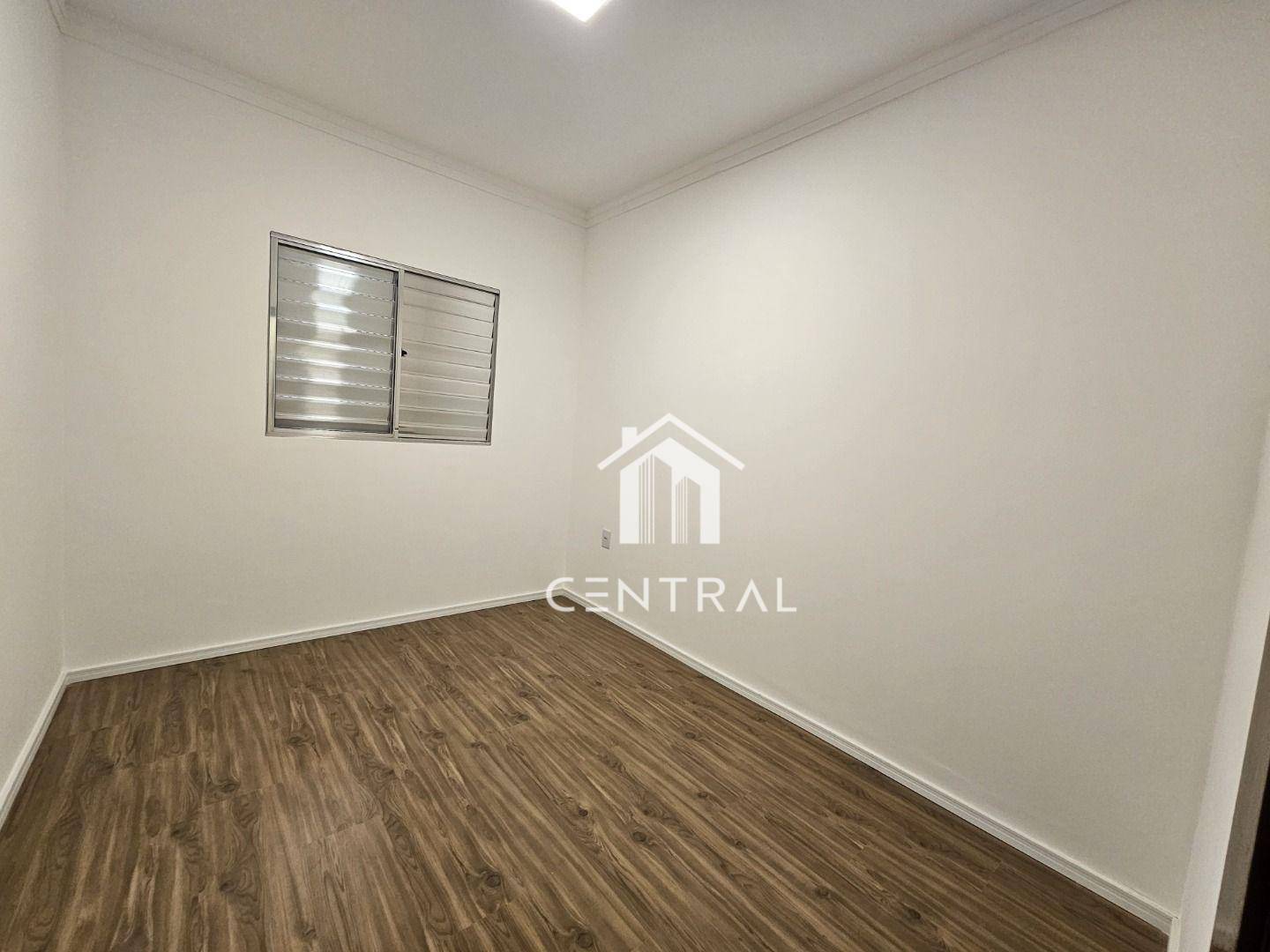 Casa à venda com 2 quartos, 75m² - Foto 2