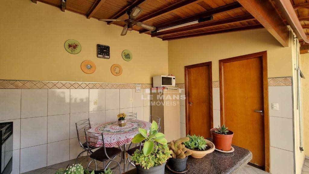 Casa à venda com 3 quartos, 205m² - Foto 5