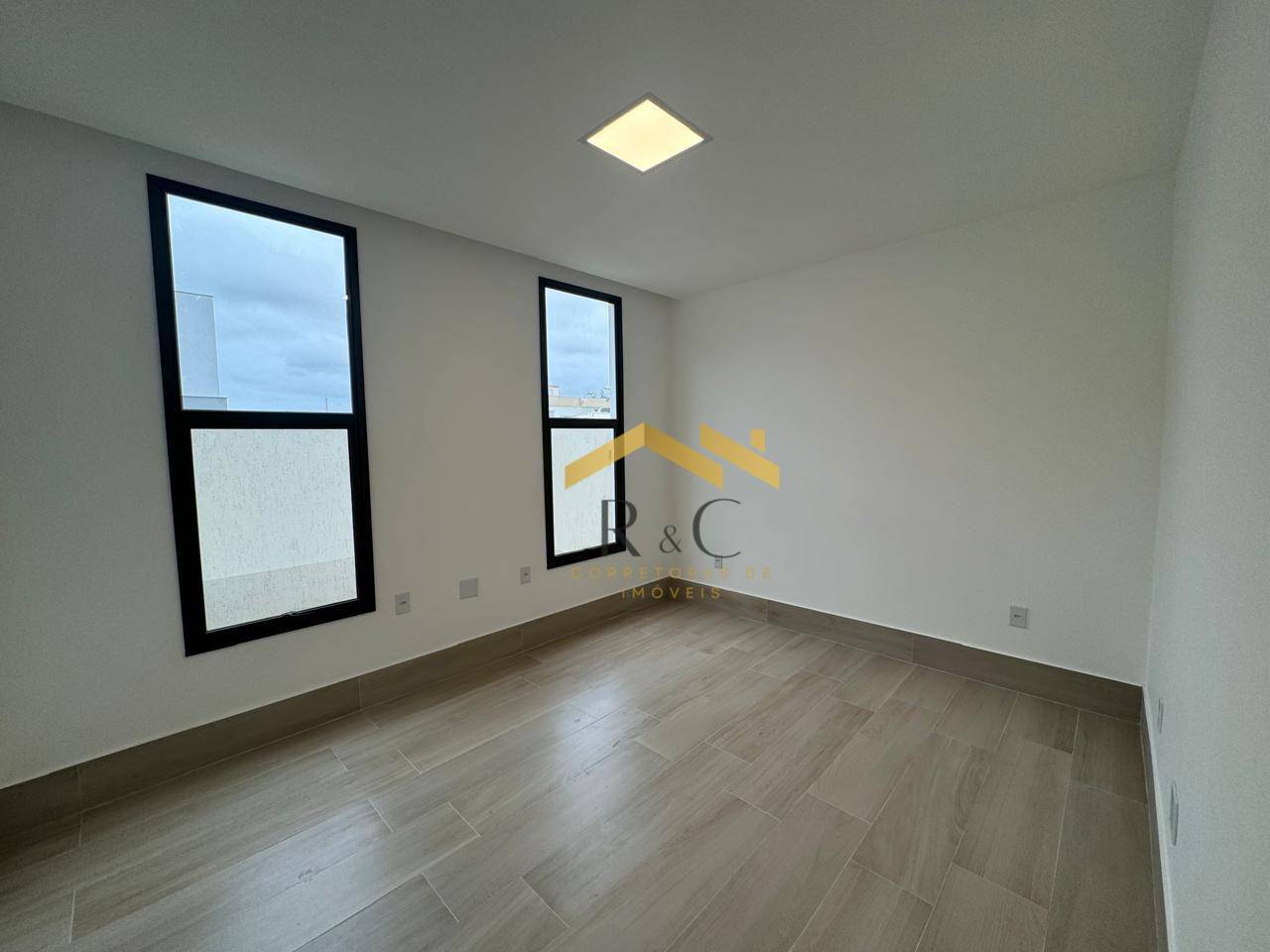 Casa à venda com 4 quartos, 280m² - Foto 8