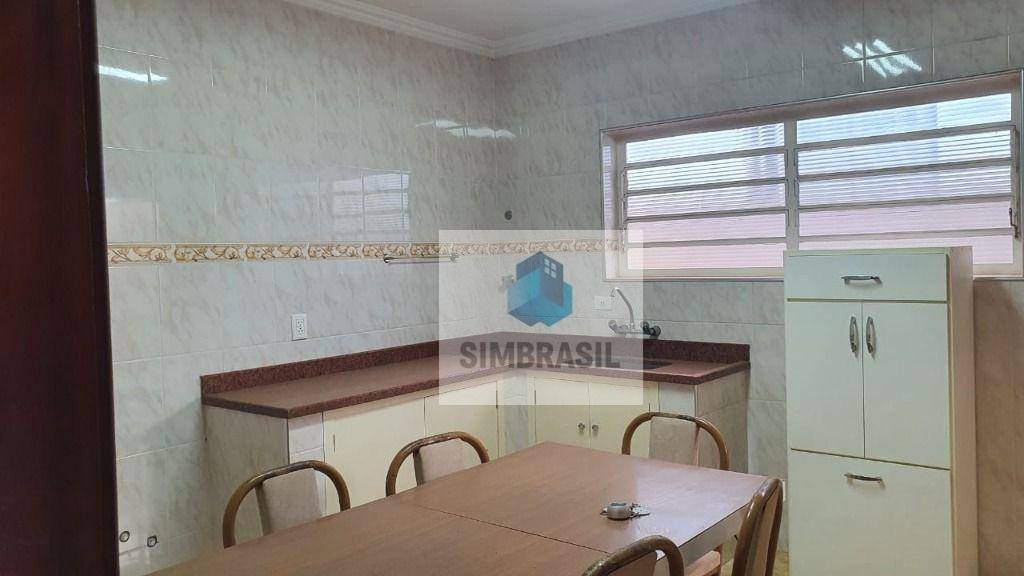 Casa para alugar com 4 quartos, 232m² - Foto 11