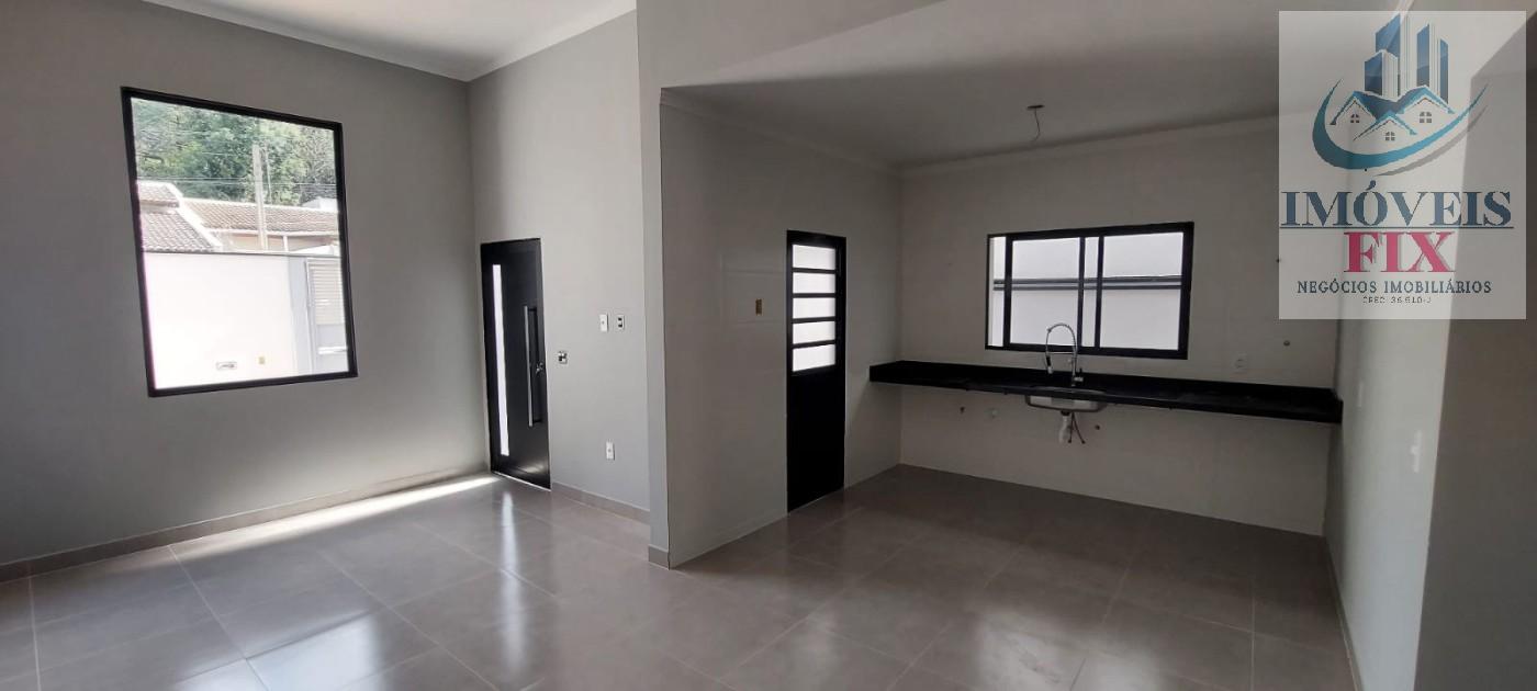 Casa à venda com 3 quartos, 75m² - Foto 1