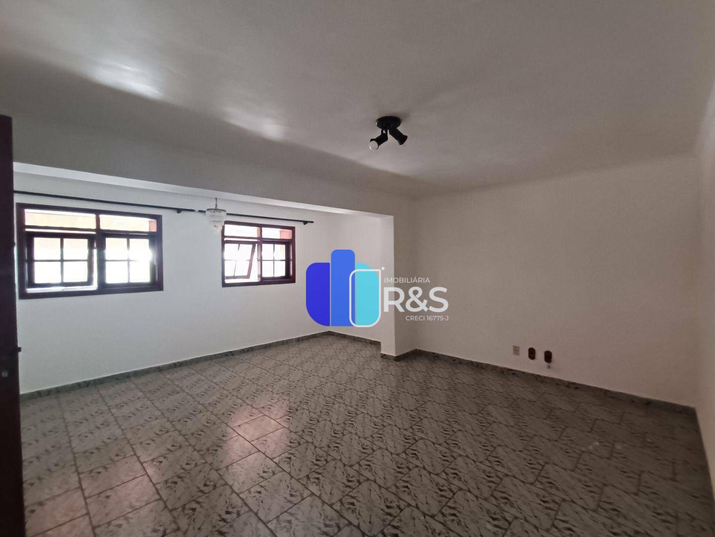 Casa para alugar com 3 quartos, 210m² - Foto 8