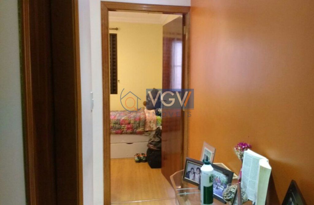 Casa à venda com 2 quartos, 180m² - Foto 2