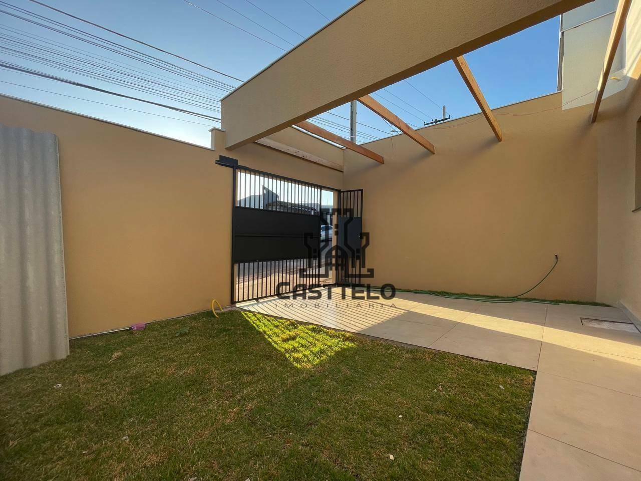 Casa à venda com 3 quartos, 80m² - Foto 1