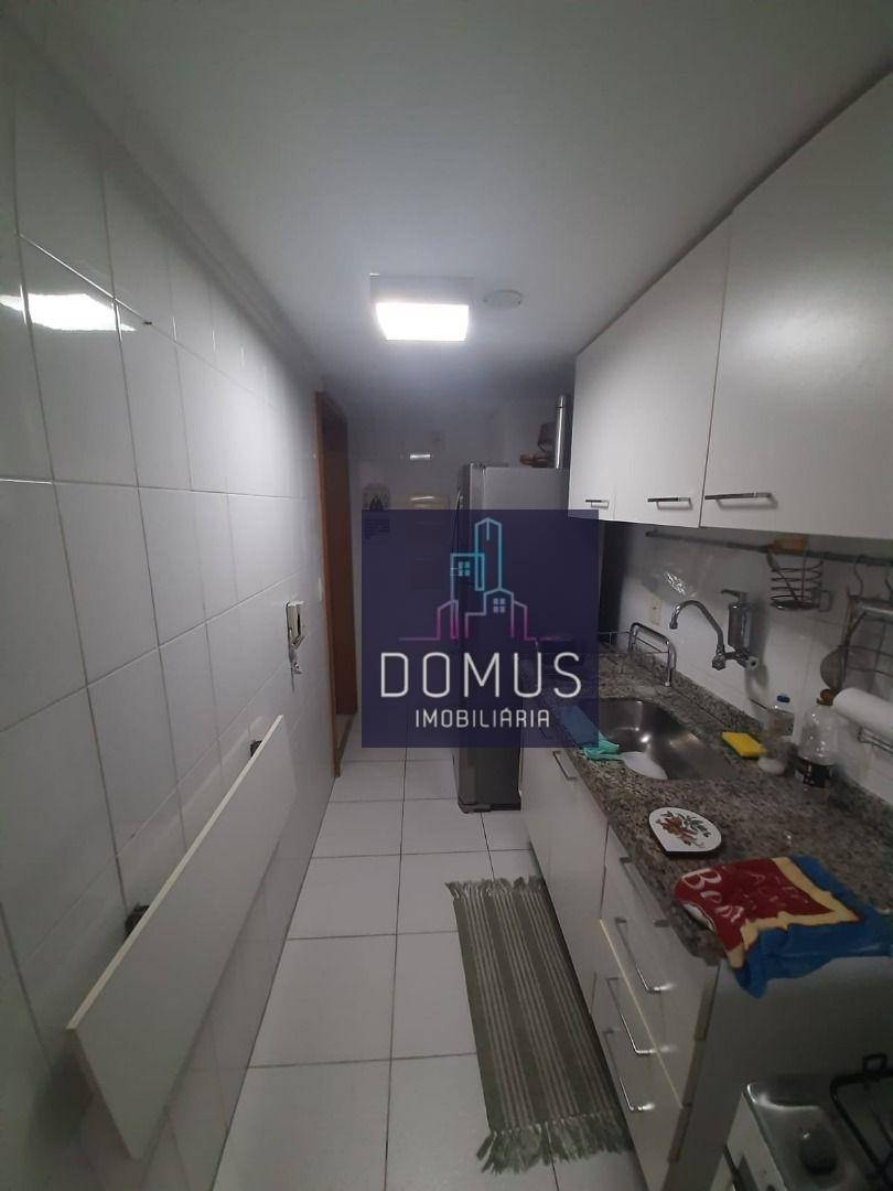 Apartamento à venda com 2 quartos, 70m² - Foto 3