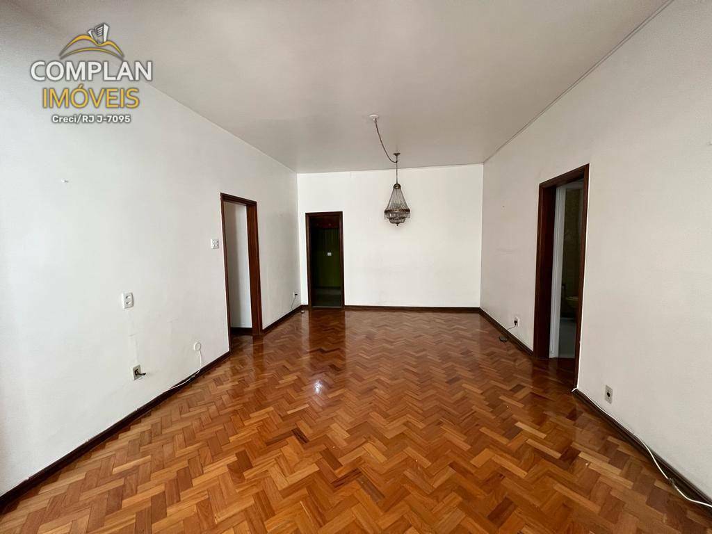 Apartamento à venda com 3 quartos, 160m² - Foto 1