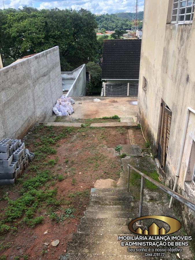 Casa à venda com 4 quartos, 320m² - Foto 2