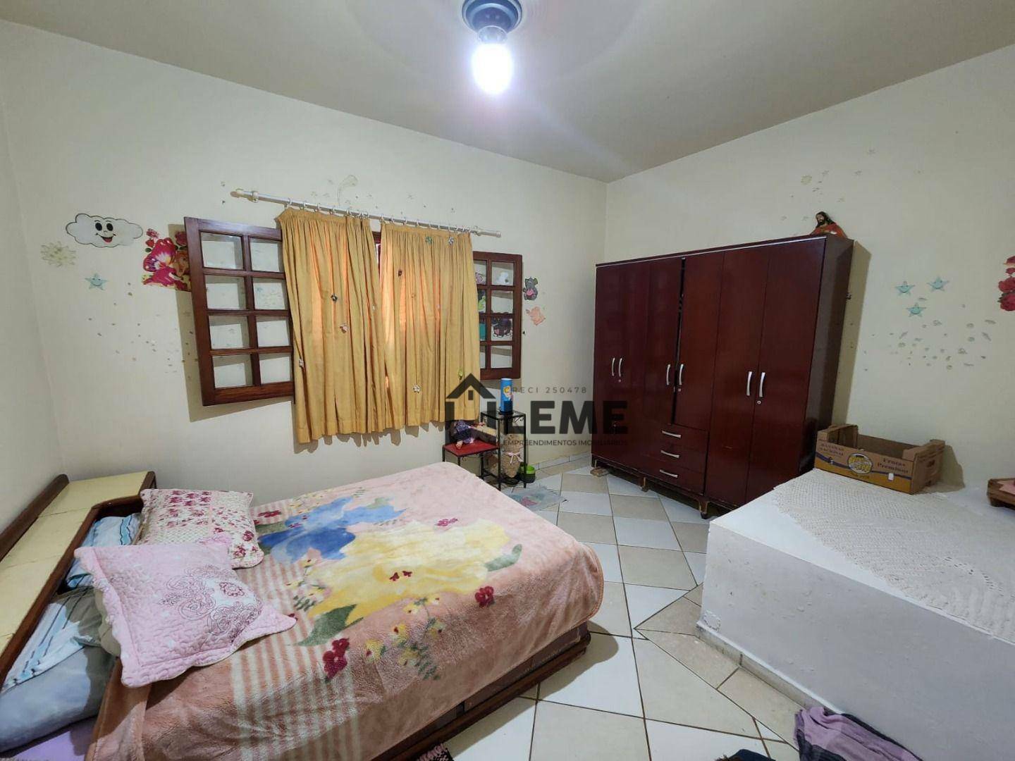 Casa à venda com 6 quartos, 265m² - Foto 18