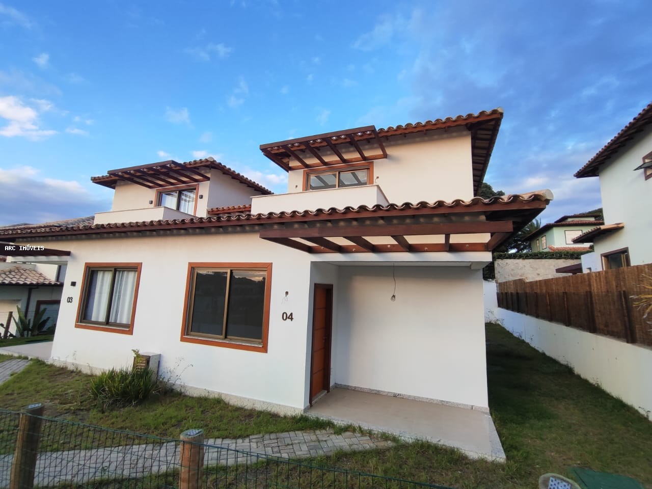 Casa de Condomínio à venda com 4 quartos, 312m² - Foto 1